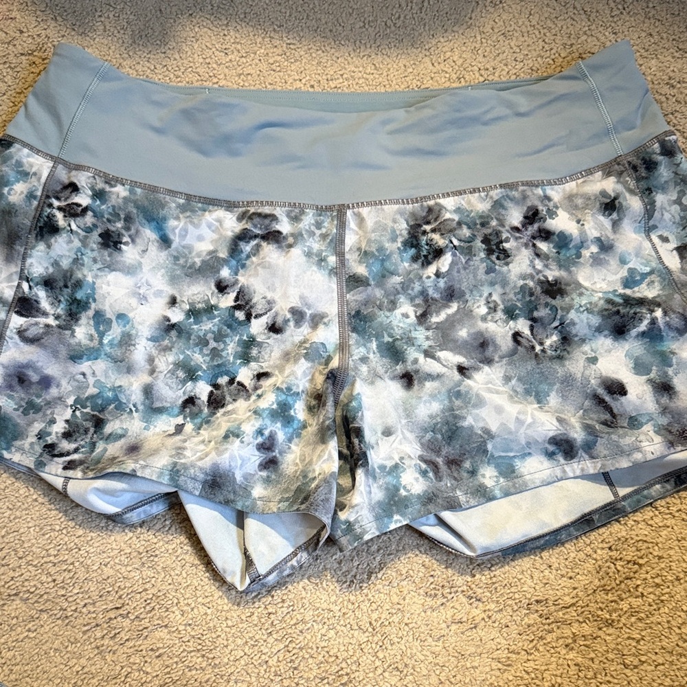 Lululemon Hotty Hot Shorts - 10